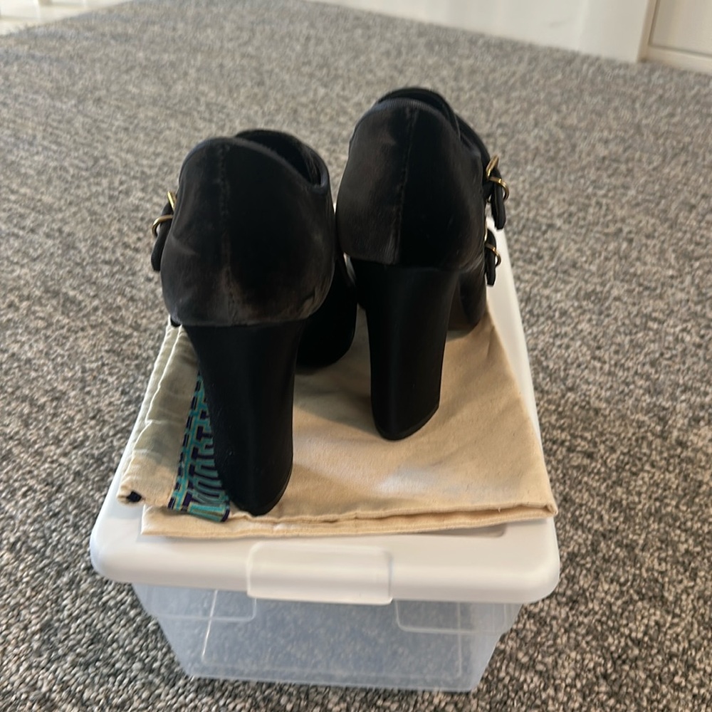 Tory Burch Carly Dark Gray Velvet Ankle Booties Sz 8 - Picture 5 of 12